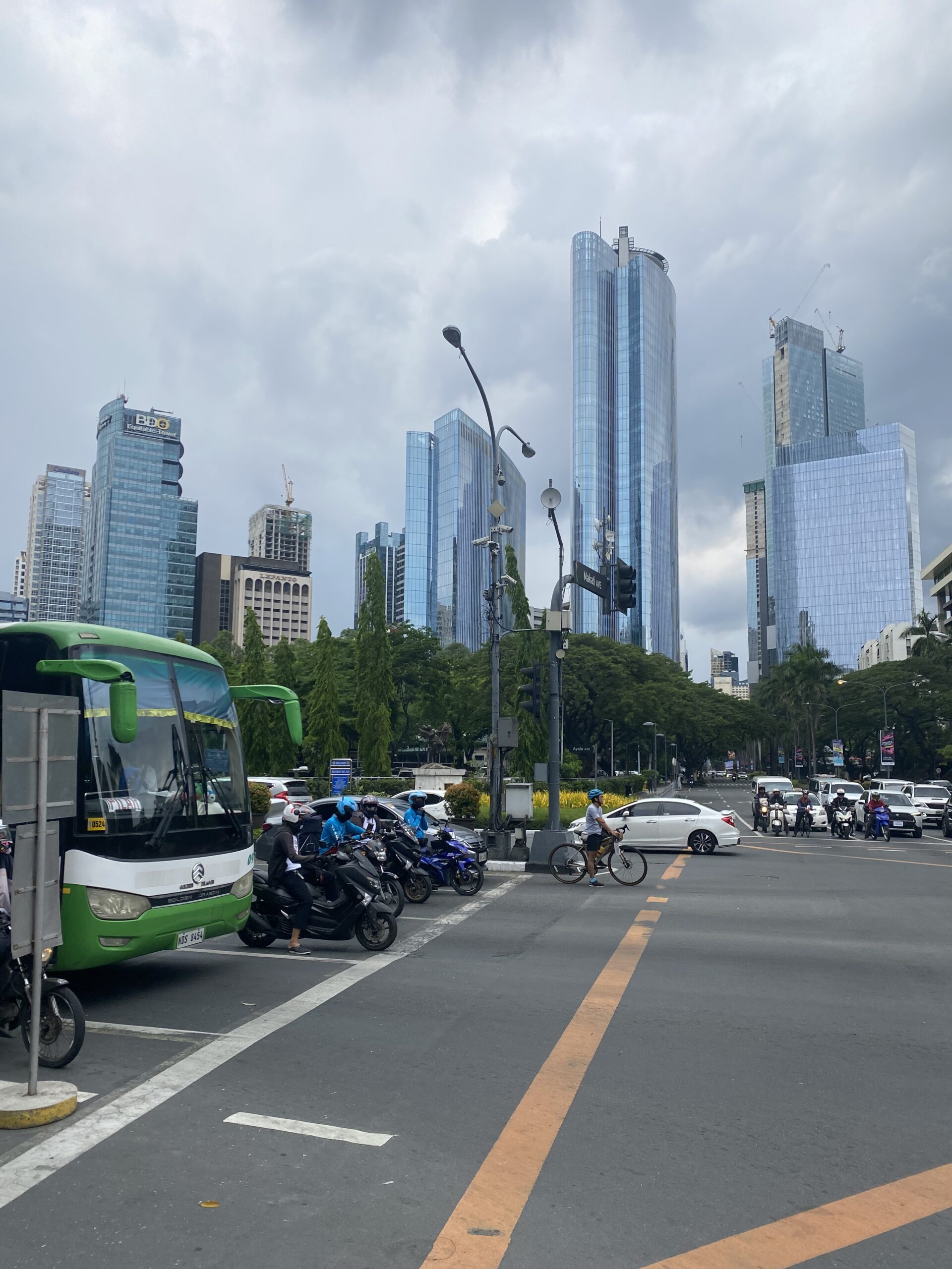 Transport local a Filipines — jeepney i furgonetes