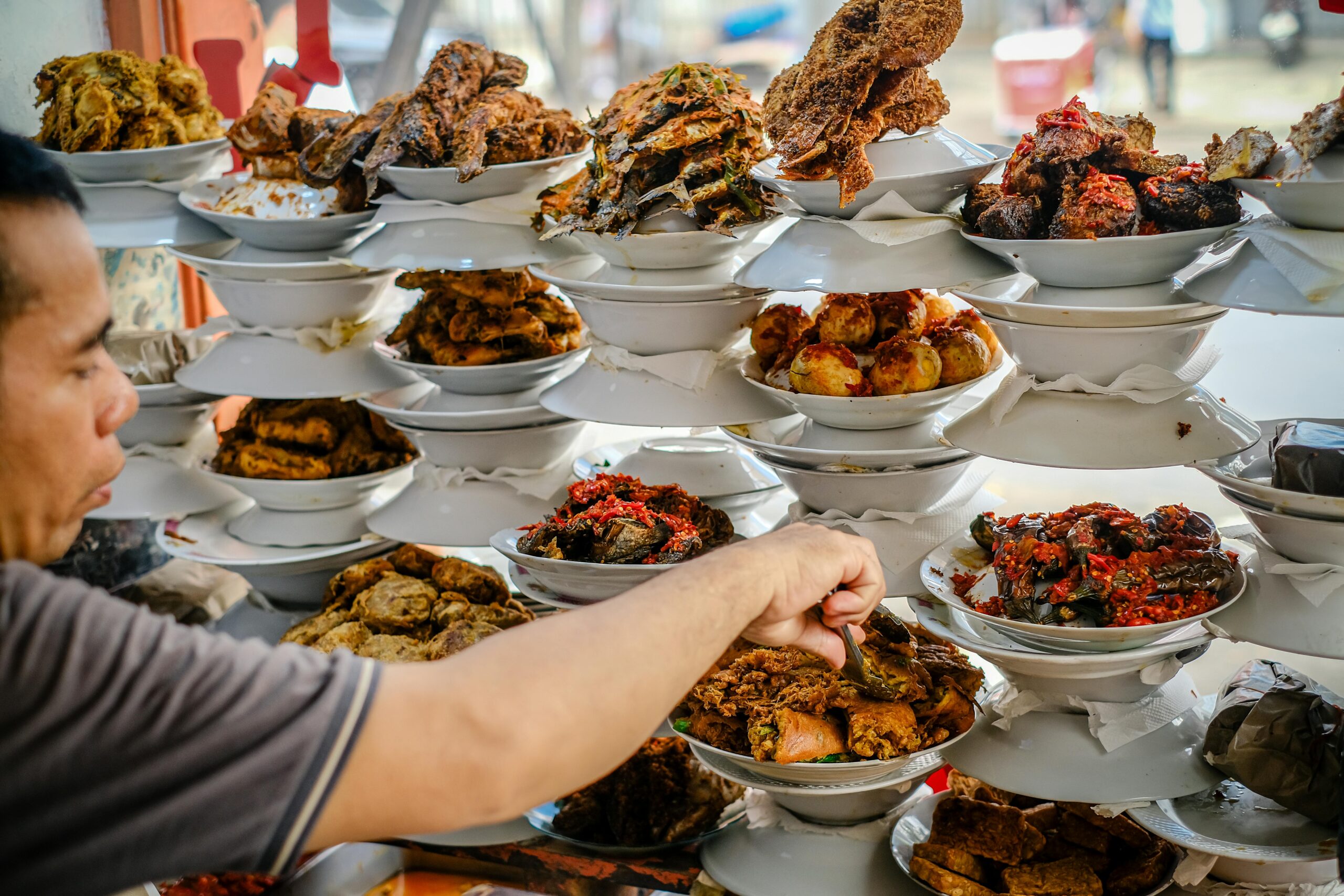 Gastronomia indonèsia — nasi goreng i plats locals