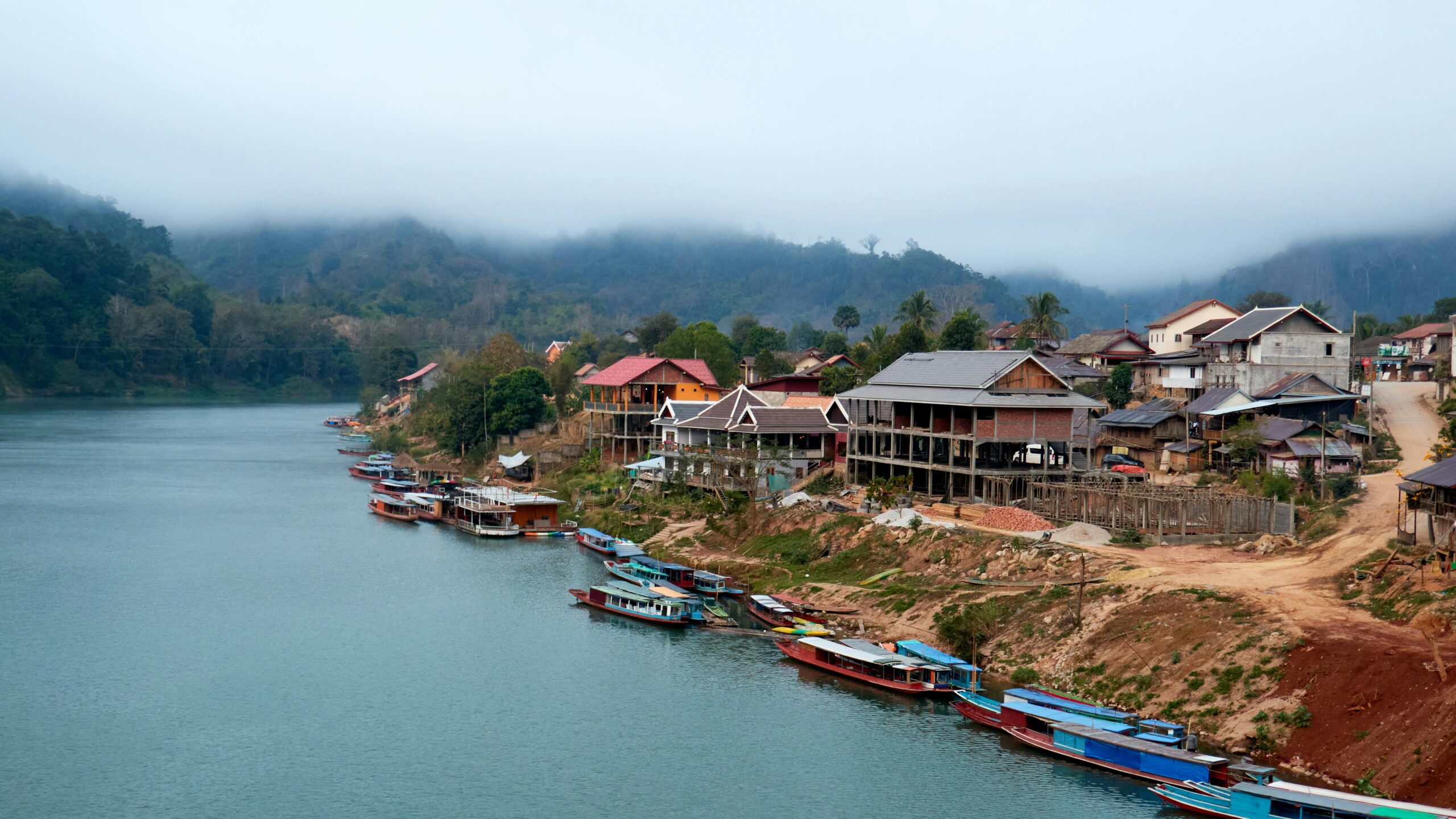 Riu i paisatge fluvial a Laos