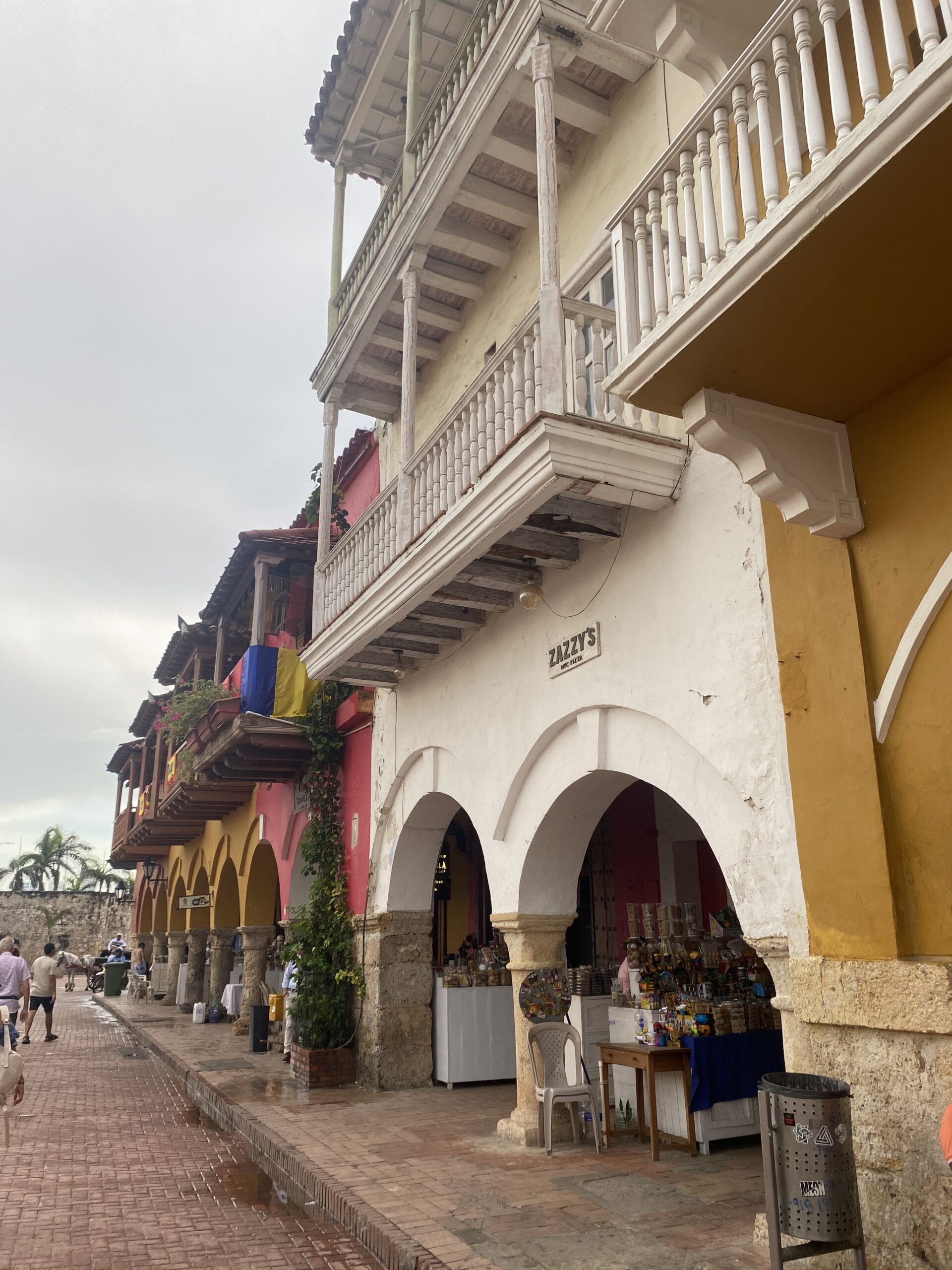 Casa colonial amb balcó de fusta a Cartagena de Indias