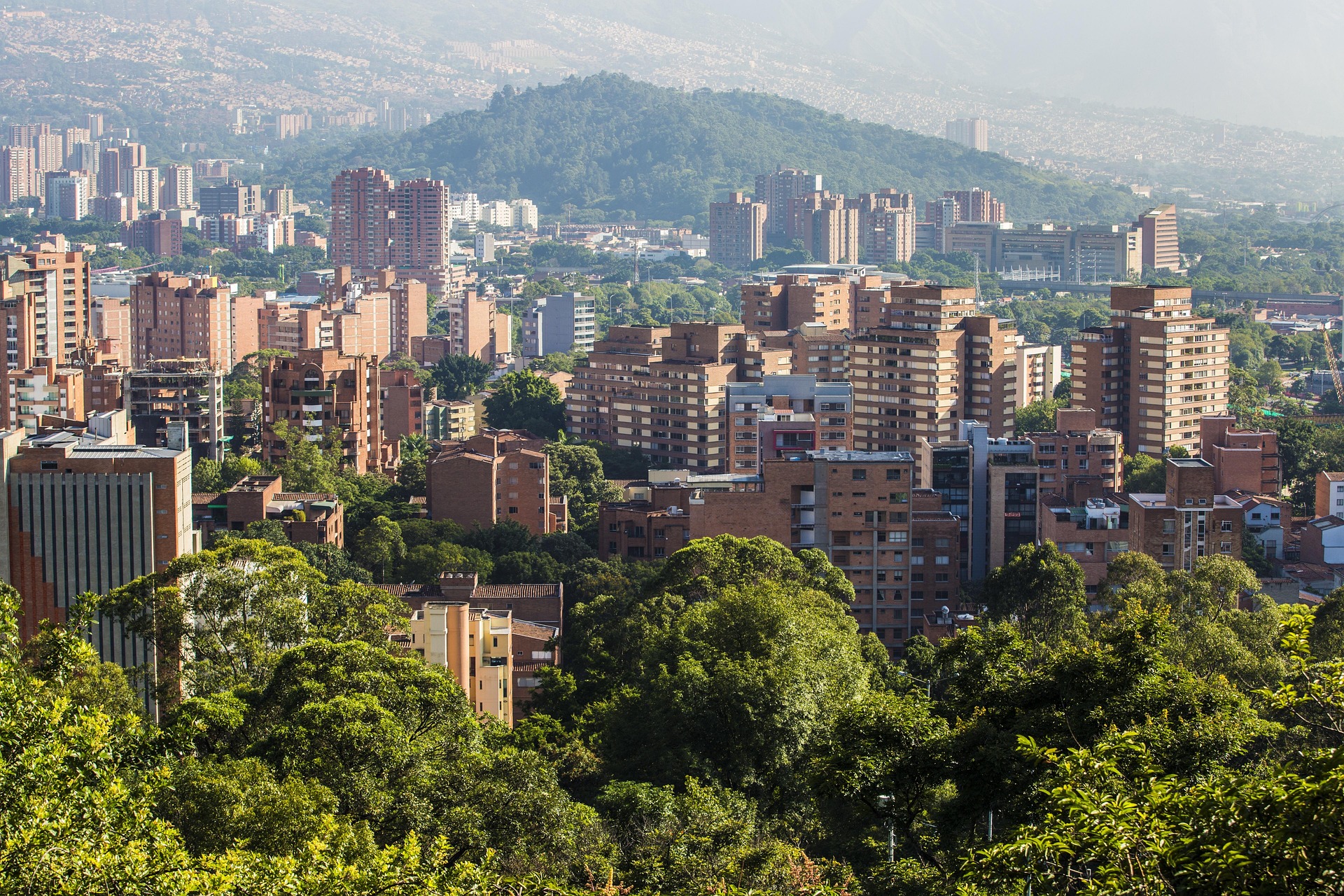 Vista panoràmica de Medellín des del Cerro Nutibara, amb la vall d'Aburrá i els gratacels de la ciutat.