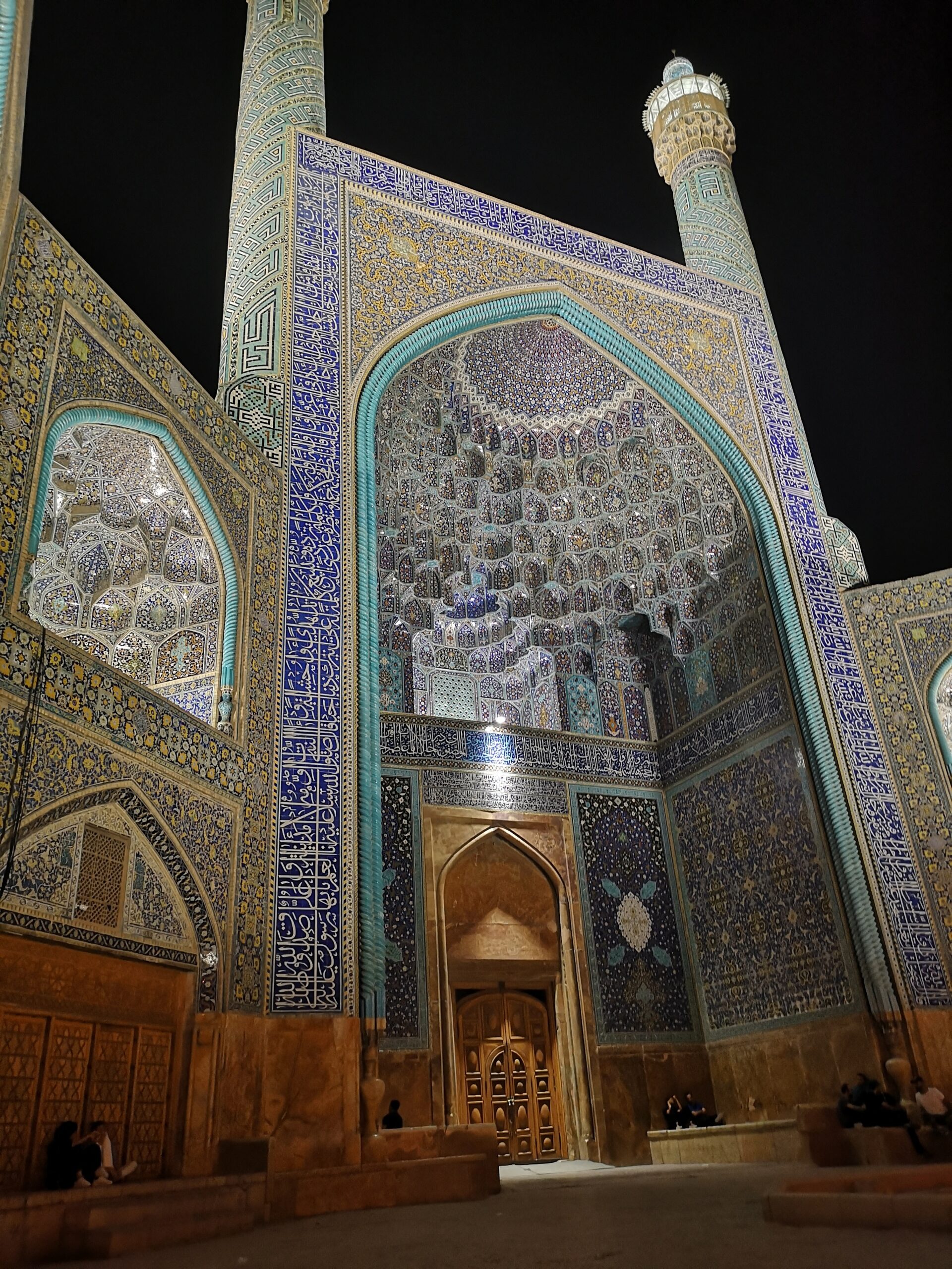 Portal (iwan) amb mosaic de rajoles turquesa i blaves d'una mesquita d'Isfahan