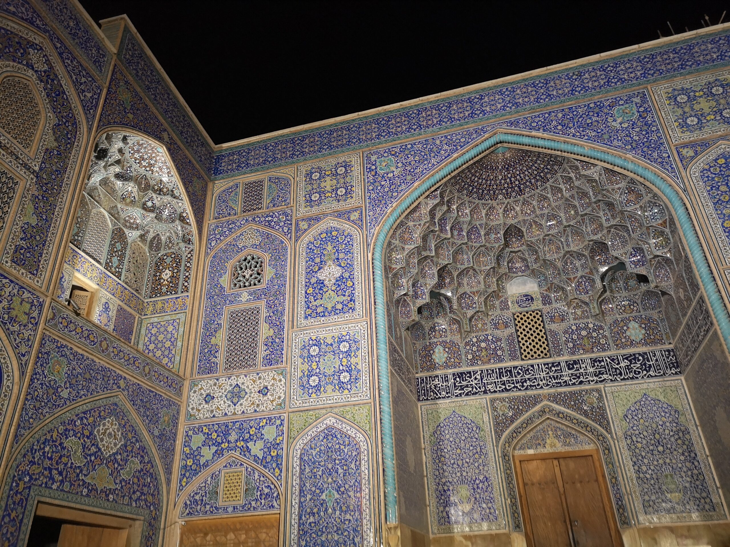 Corredor amb sostre abovedat, típic de l'arquitectura interior d'Isfahan