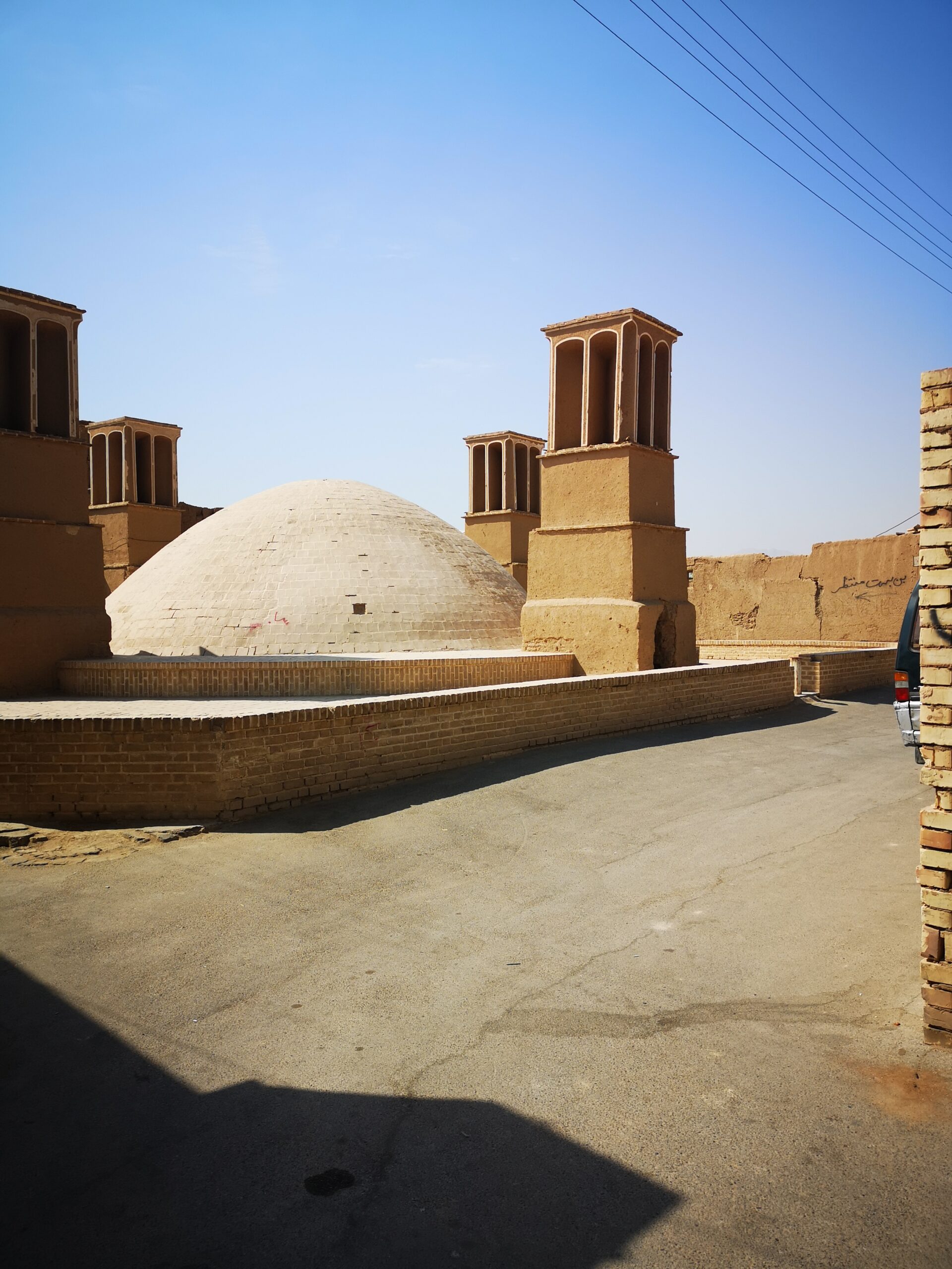 Vista dels característics badgirs (torres de vent) que dominen el skyline de Yazd