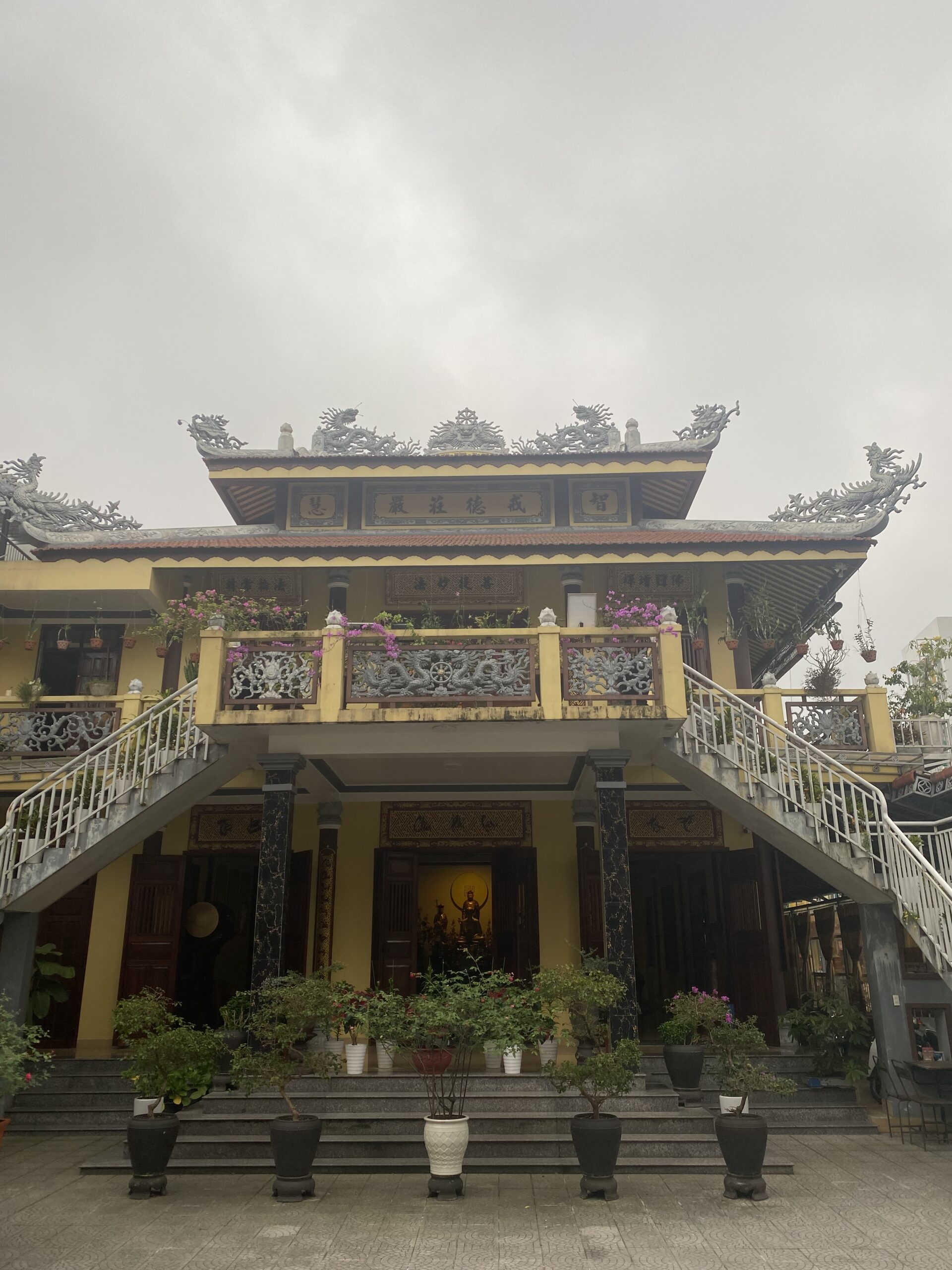 Pagoda a Hue Pagoda amb teulades tradicionals a Hue, Vietnam