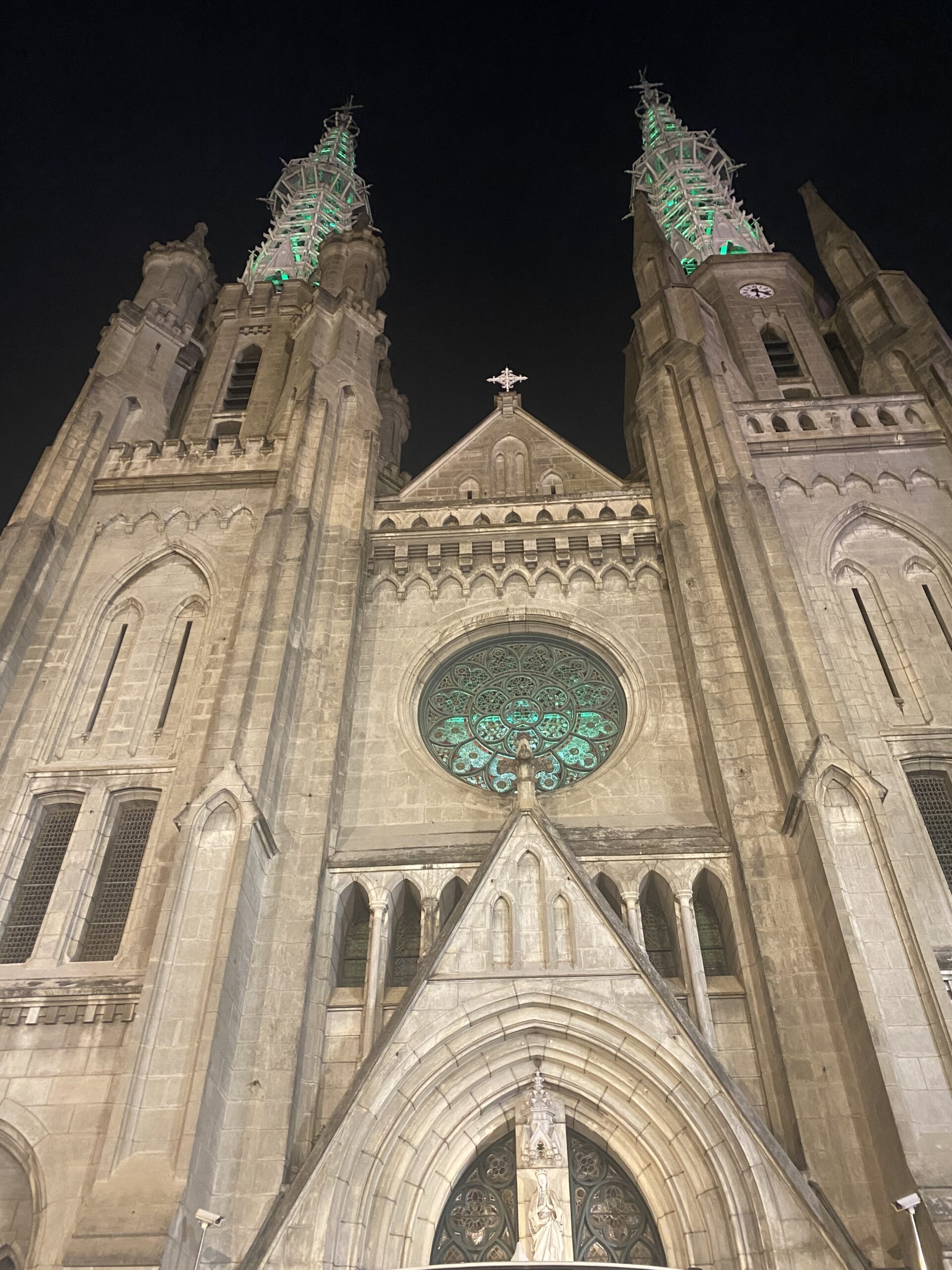 La Catedral de Jakarta il·luminada de nit, Indonèsia