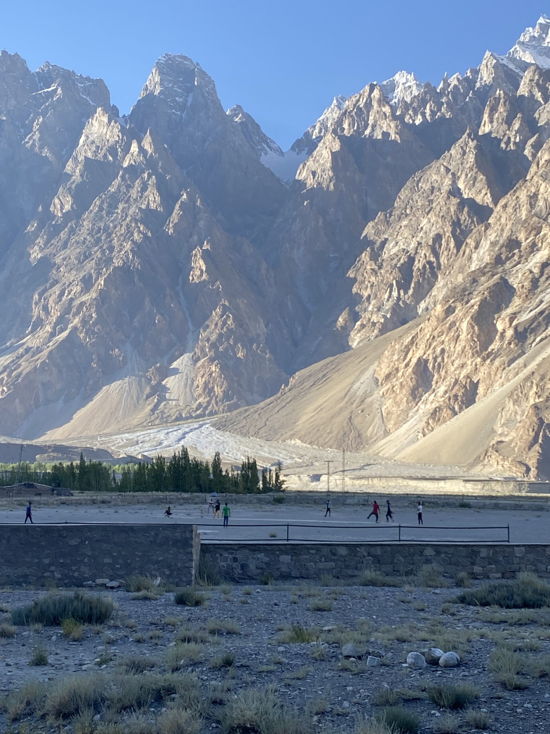 Els Passu Cones, les agulles de roca del Karakoram vistes des de la carretera