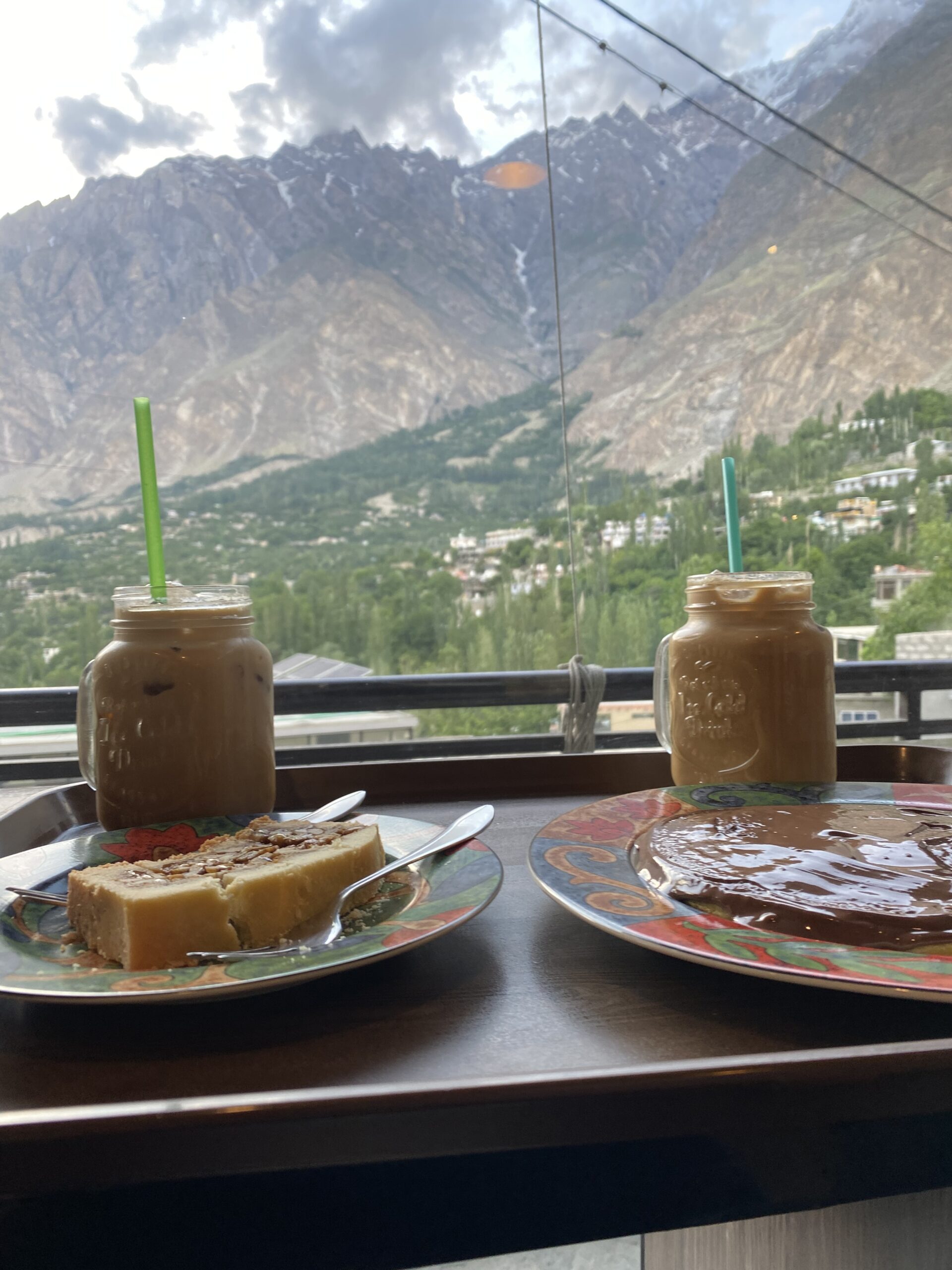 Cafè fred i esmorzar amb vistes a la Vall de Hunza