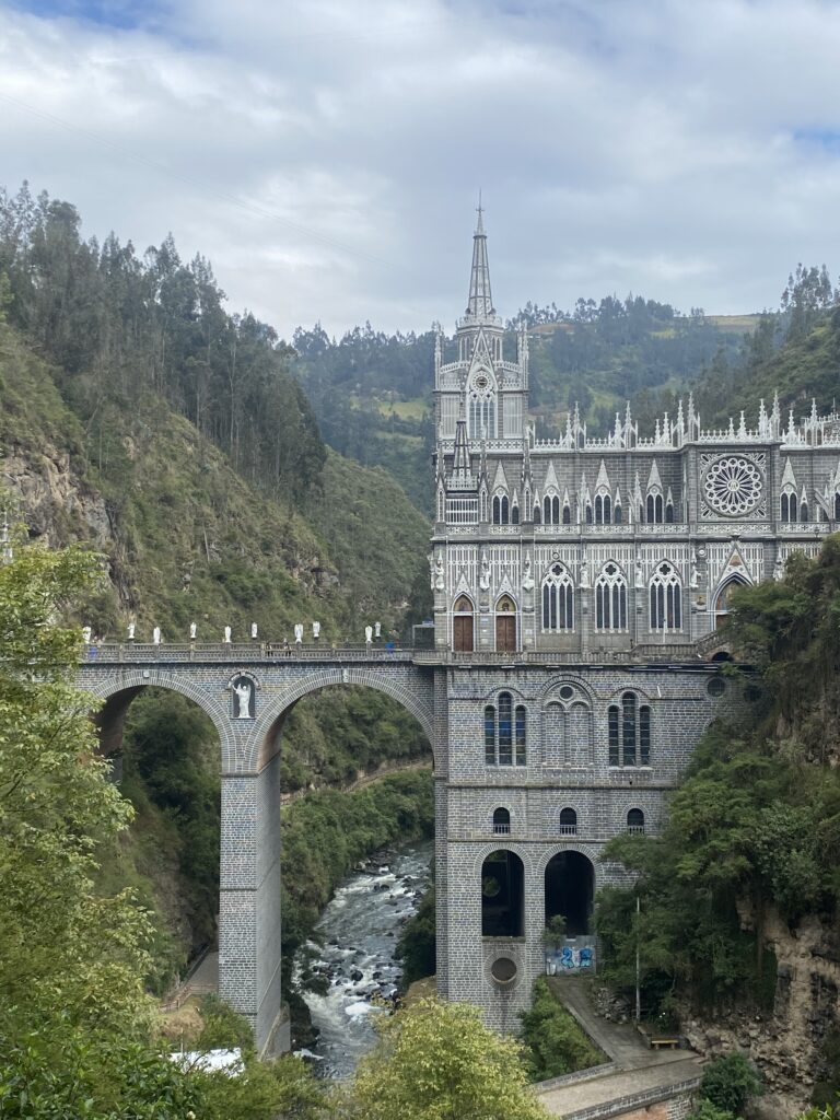 Santuari de Las Lajas construït sobre el canyó del riu Guáitara, a prop d’Ipiales, Colòmbia