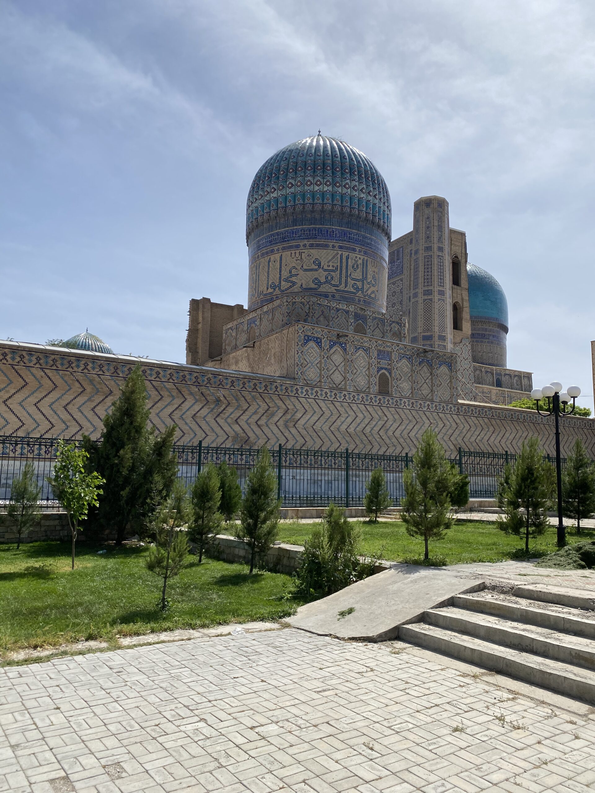 Mausoleu Gur-i-Amir amb la cúpula turquesa a Samarcanda, Uzbekistan