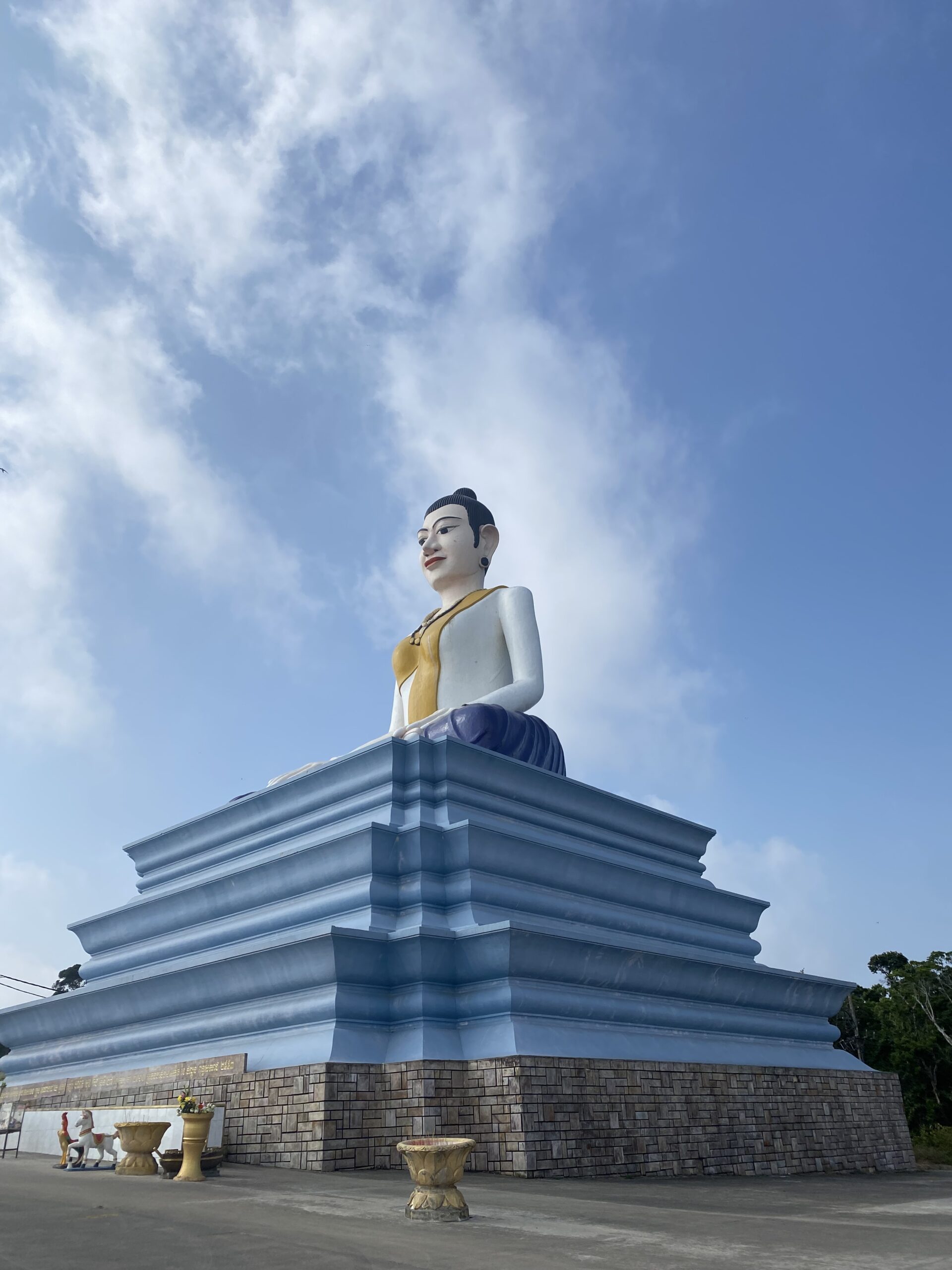 Estàtua de Buda a Bokor National Park, Kampot