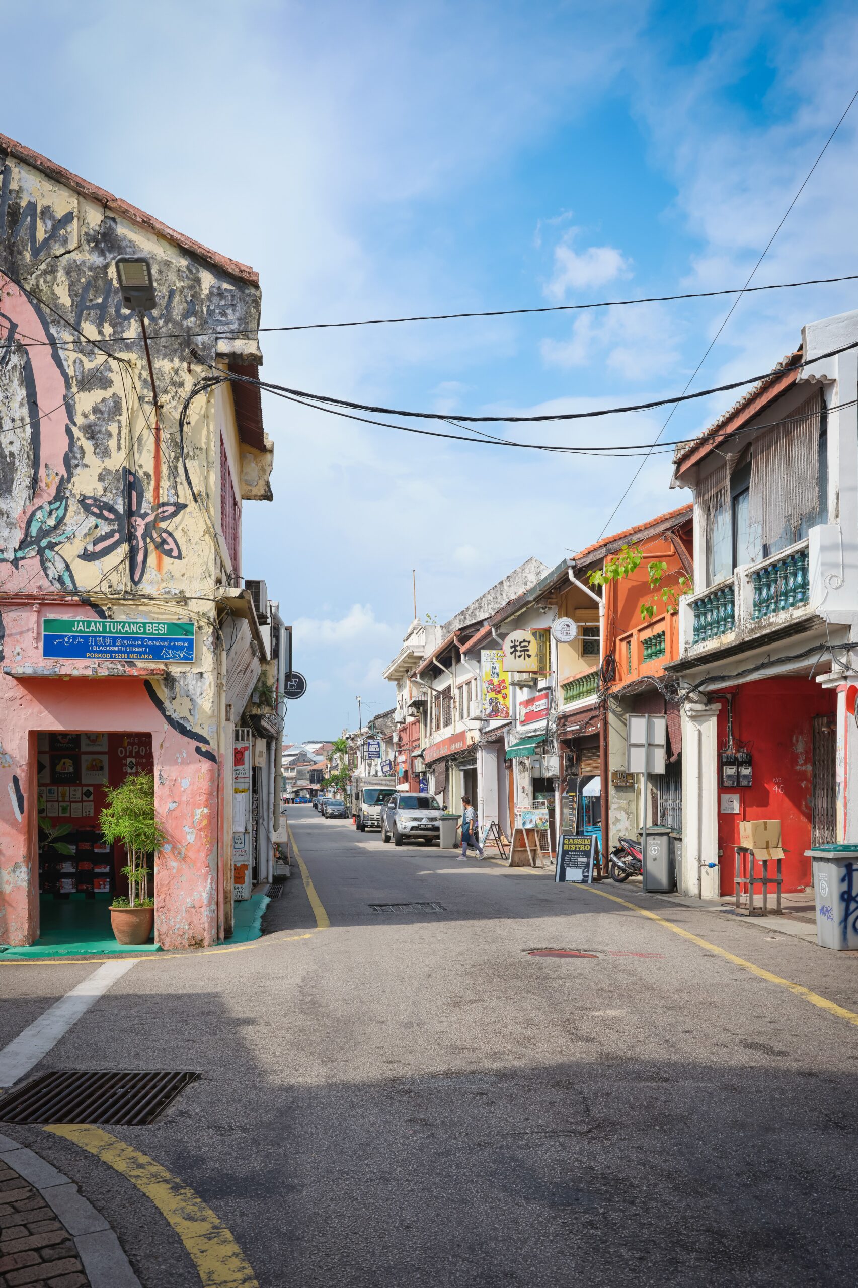Carrer del centre històric de George Town, Penang, amb els shophouses tradicionals