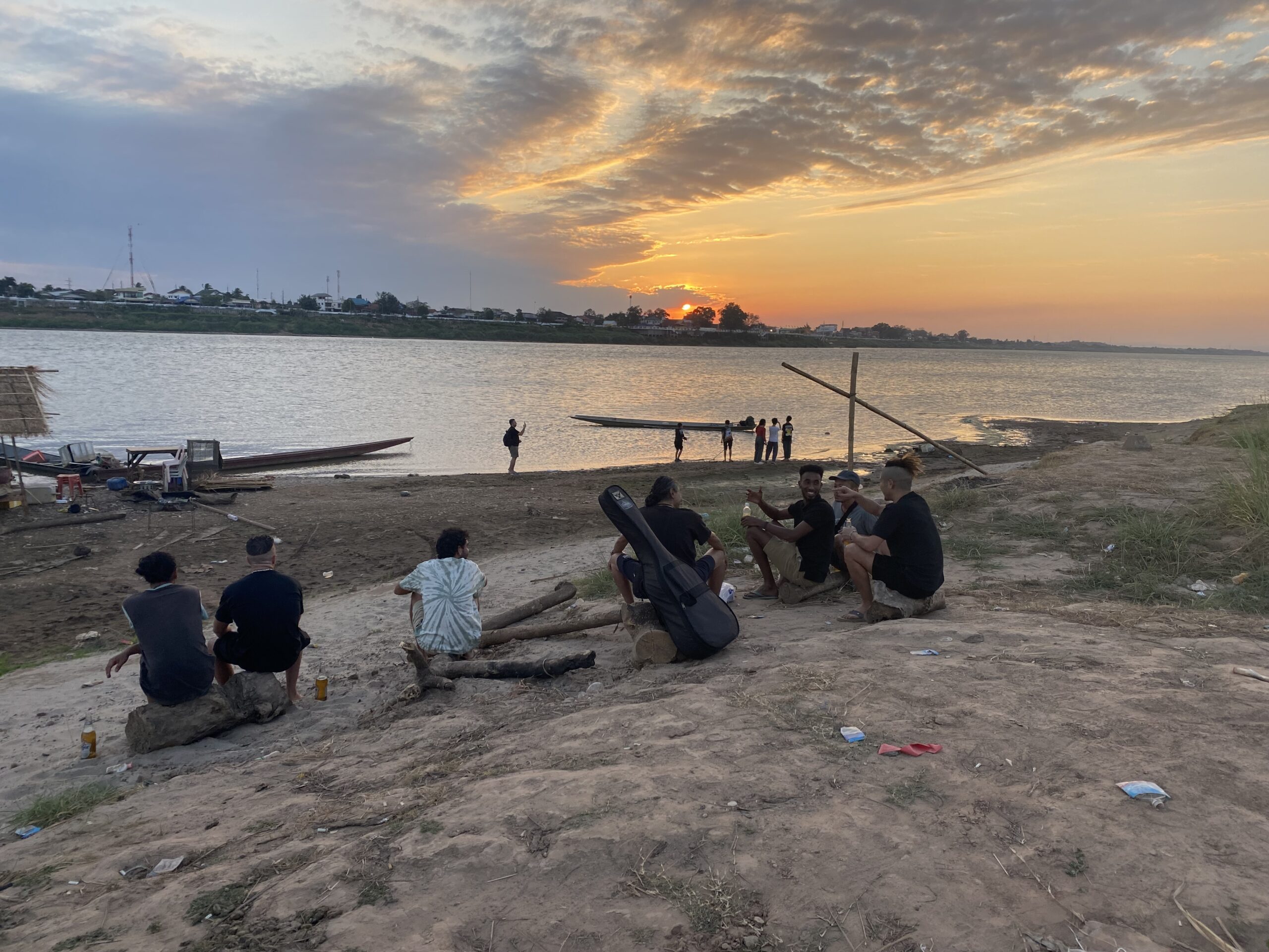 Posta de sol sobre el riu Mekong vista des del passeig fluvial de Vientiane