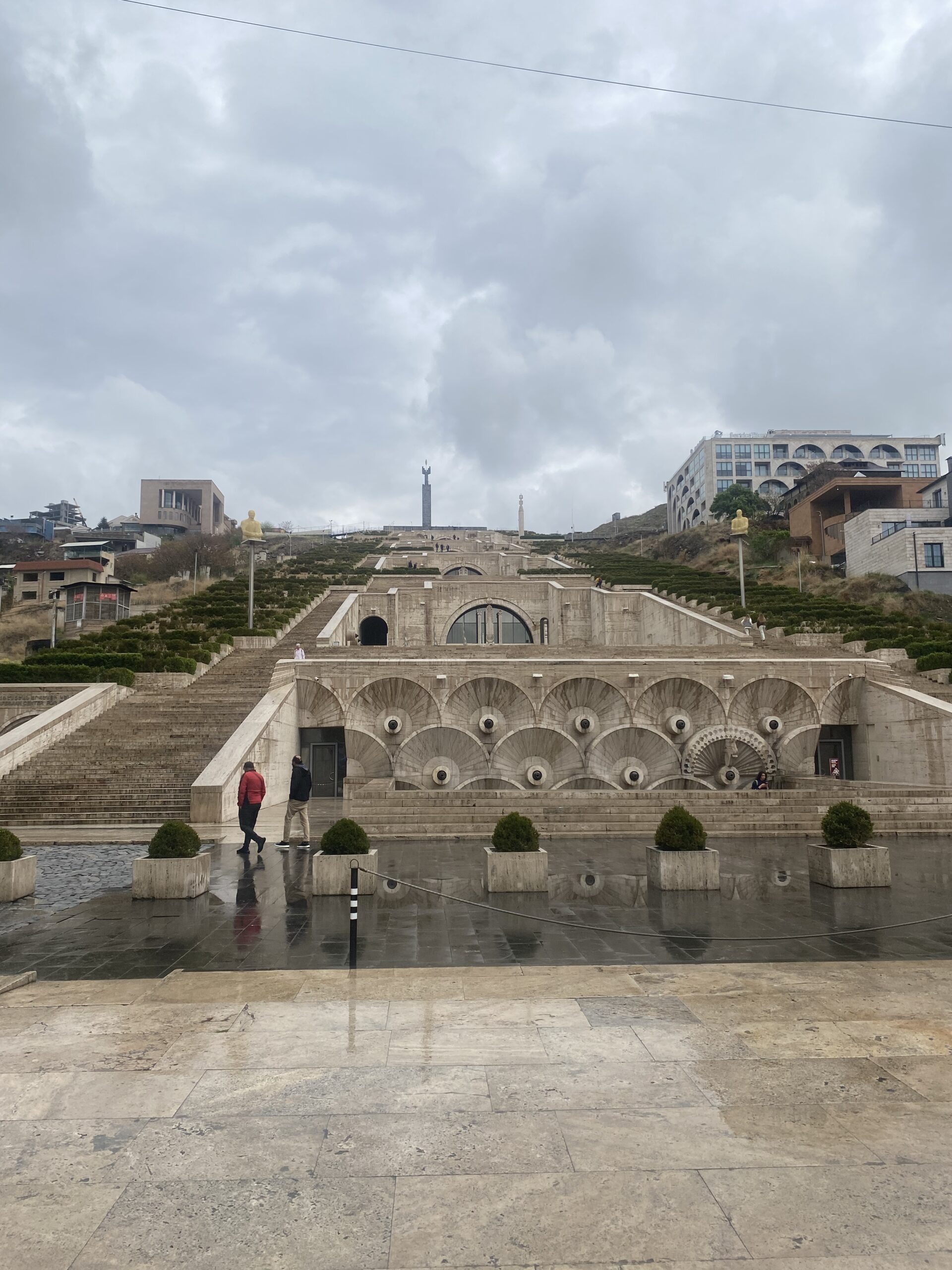 Les escales i terrasses de la Cascada d'Erevan