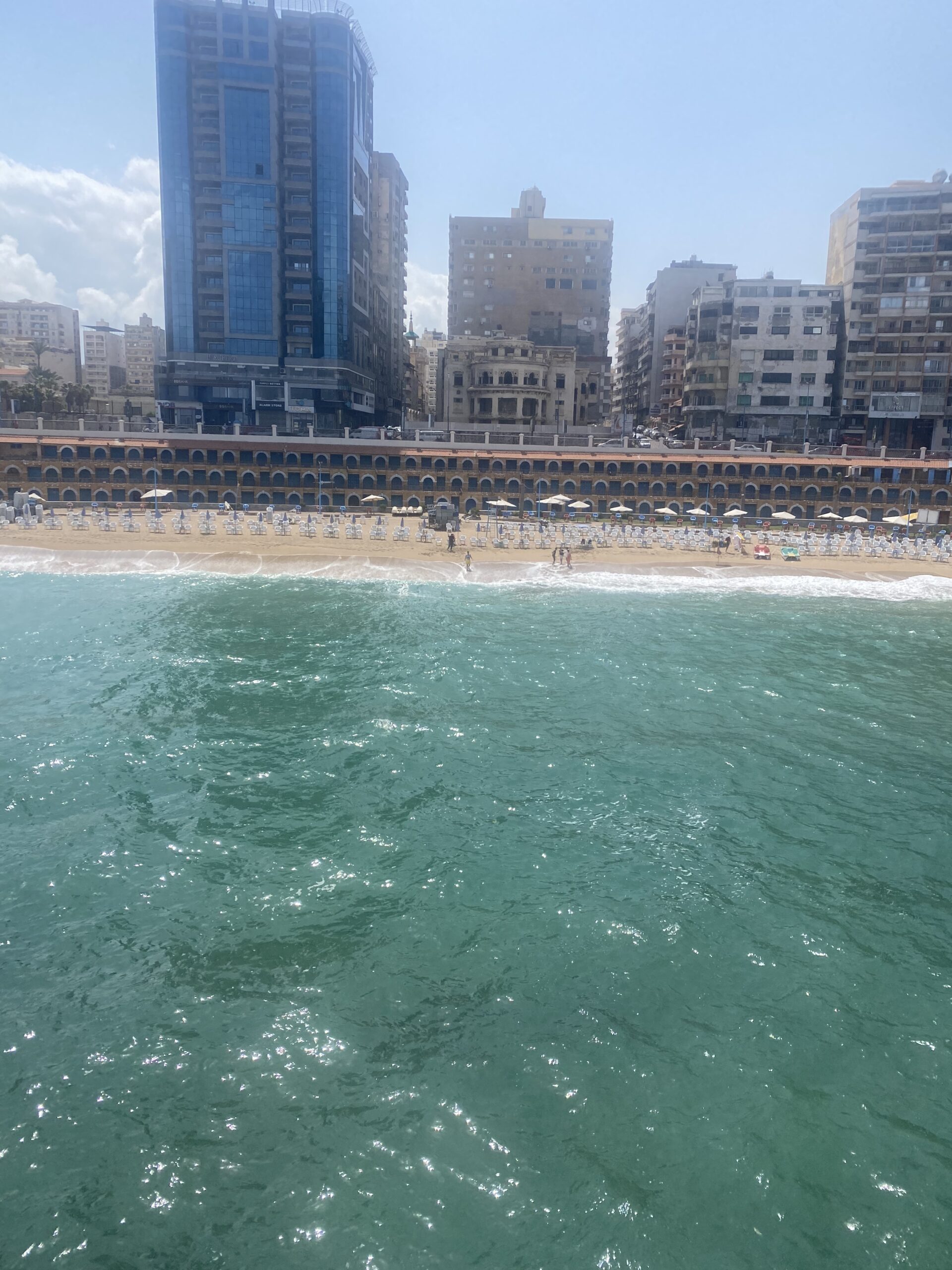 La Corniche d'Alexandria, amb el mar Mediterrani i els edificis del front marítim