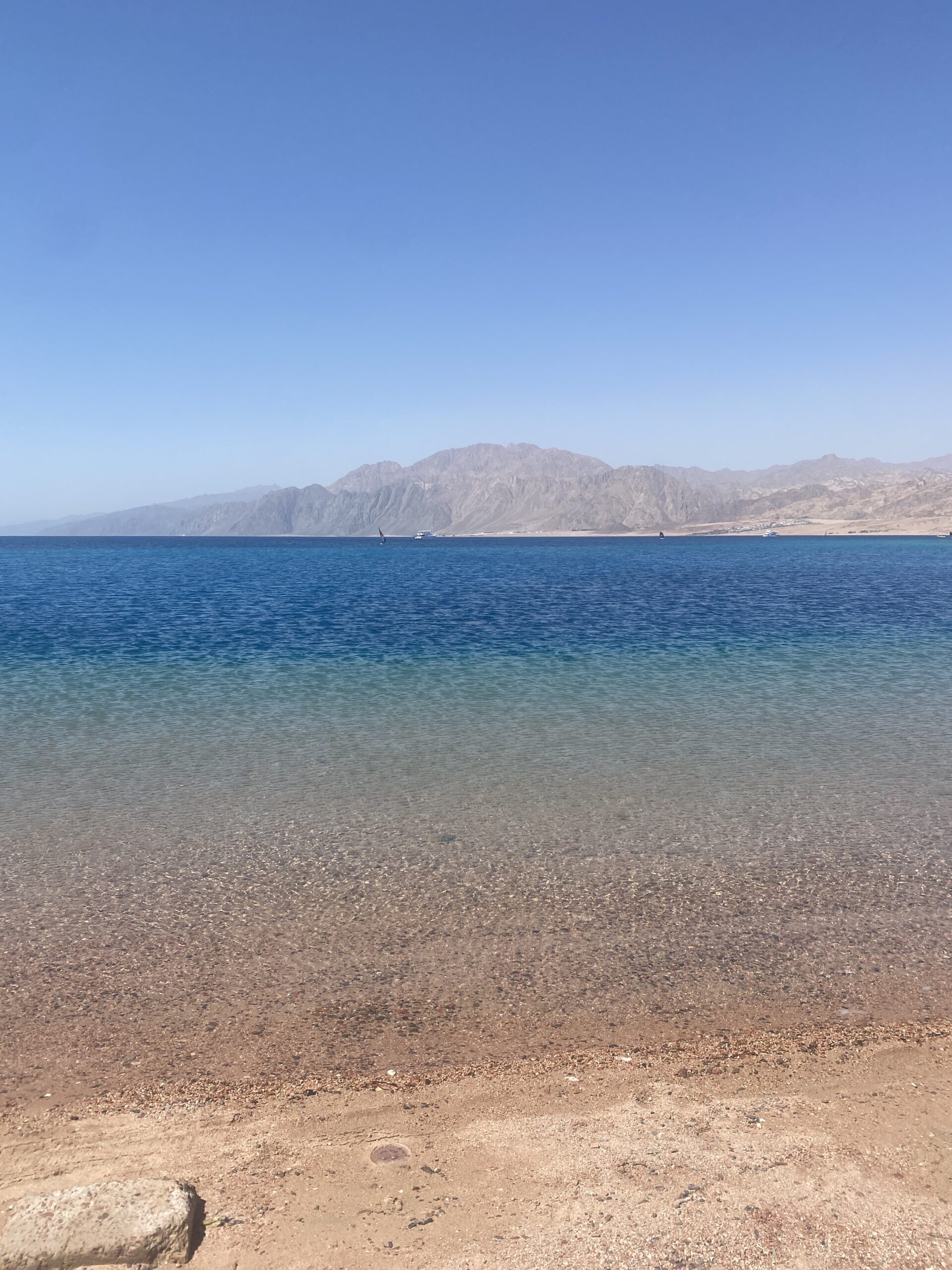 El mar Roig i les muntanyes de l'altra banda del golf d'Aqaba