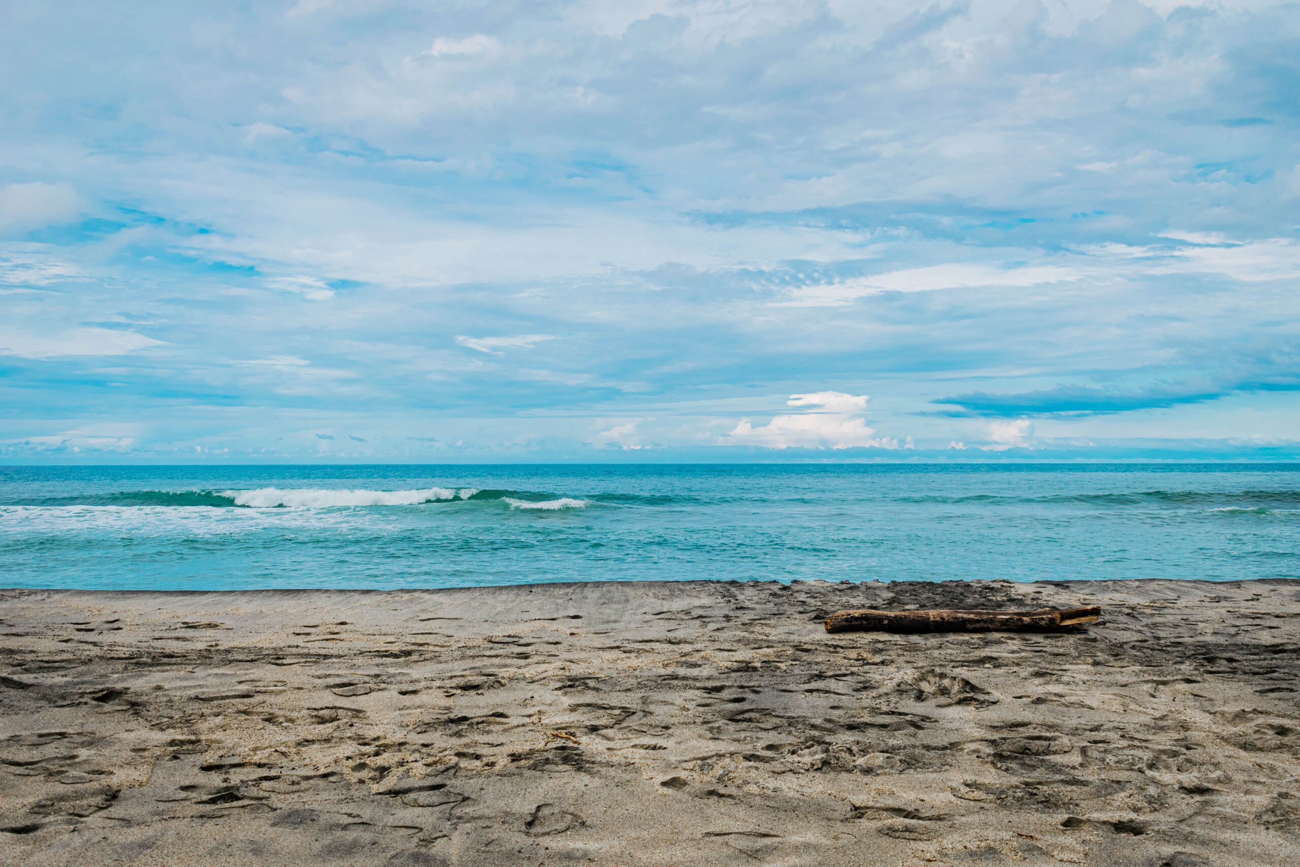 Platja de Palomino, a la costa de La Guajira, amb el mar obert del Carib